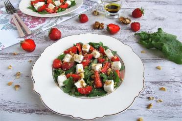 Strawberry Arugula Feta Salad