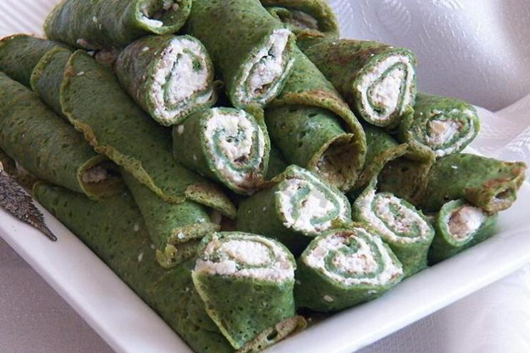 Cheesy Spinach Pancakes with Garlic and Walnuts Cheesy Spinach Pancakes with Garlic and Walnuts