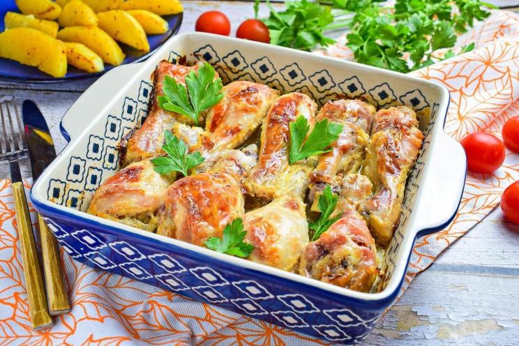 Oven-Baked Chicken and Onions