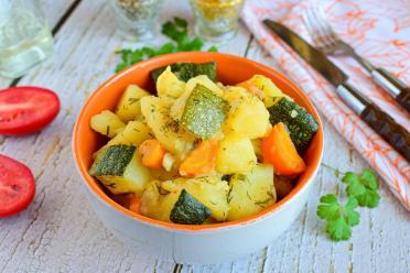 Slow Cooker Stewed Potatoes and Zucchini