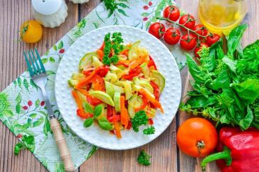 Quick & Flavorful Zucchini Bell Pepper Stir-Fry