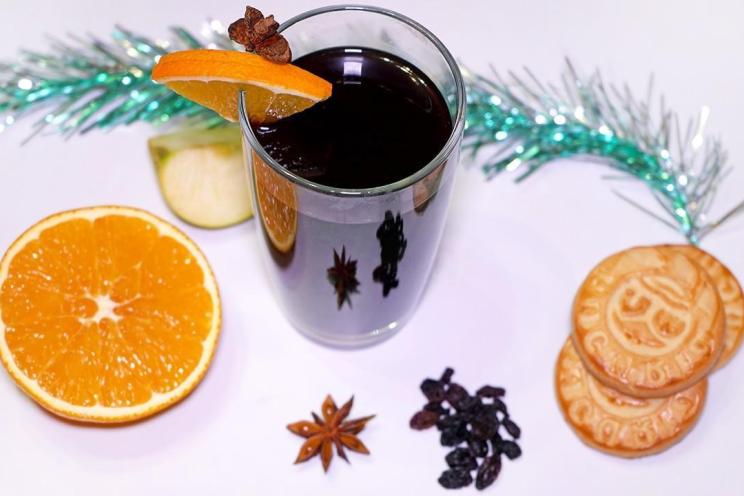 Cognac-Spiced Mulled Wine with Oranges and Cinnamon