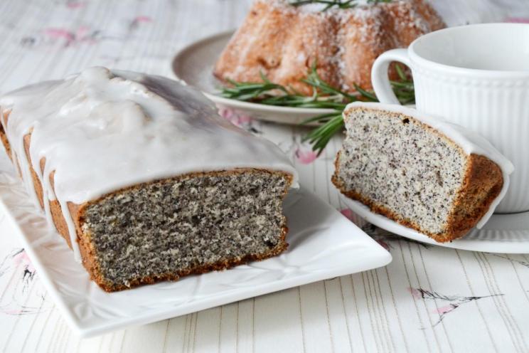 Irresistibly Fluffy Poppy Seed Cupcakes