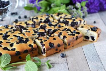Creamy Blueberry Jellied Pie