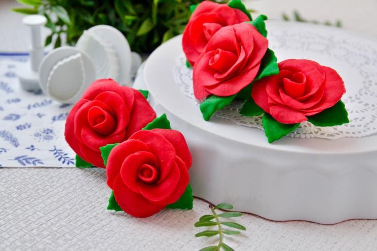 Handmade Fondant Roses for Birthday Cakes