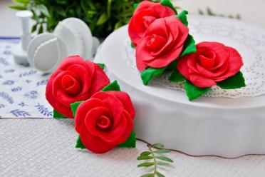 Handmade Fondant Roses for Birthday Cakes