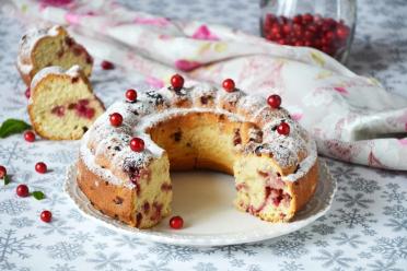 Lingonberry Oatmeal Muffins
