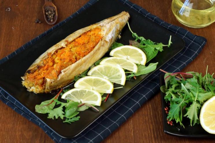 Oven-Baked Mackerel with Carrots and Onions in Foil