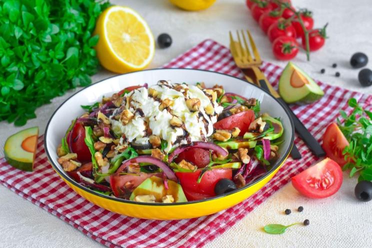 Stracciatella Cheese Salad: A Flavorful Masterpiece