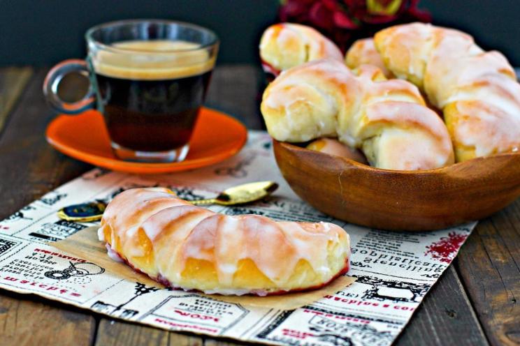 Jam-Filled Yeast Dough Bagels