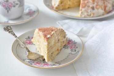 Quick No-Bake Fish Cake with Banana and Sour Cream