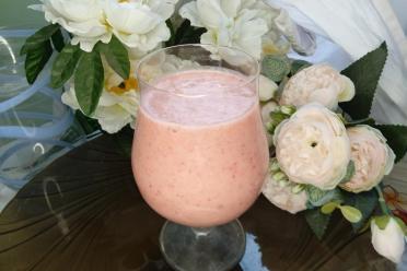 Strawberry-Banana Smoothie with Coconut Milk