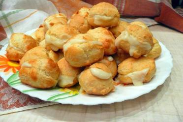 Delicious Profiteroles with Cream Filling