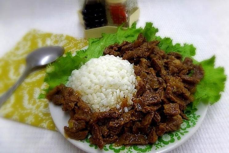 Hearty Cauldron-Stewed Beef and Rice