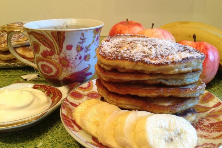 Fluffy Kefir Pancakes with Apples & Bananas