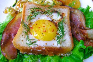 Scrambled Egg Bread Bowls