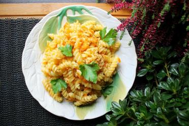 Quick and Flavorful Pasta with Carrots and Onions