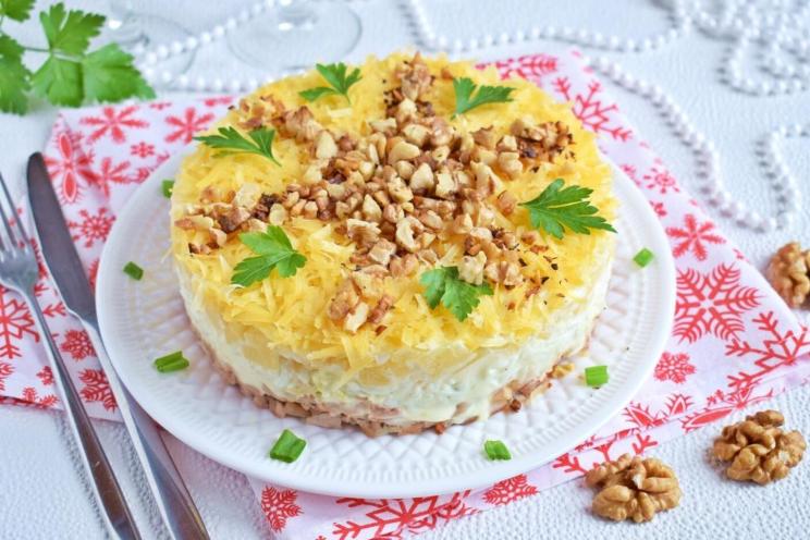Layered Chicken, Pineapple & Cheese Salad Layered Chicken, Pineapple & Cheese Salad