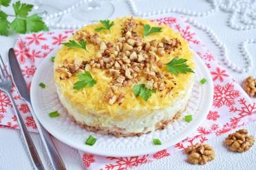 Layered Chicken, Pineapple & Cheese Salad