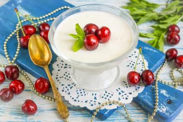Creamy Sour Cream Gelatin Dessert