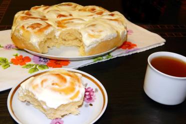 Sweet Cream-Filled Buns for Breakfast Delights