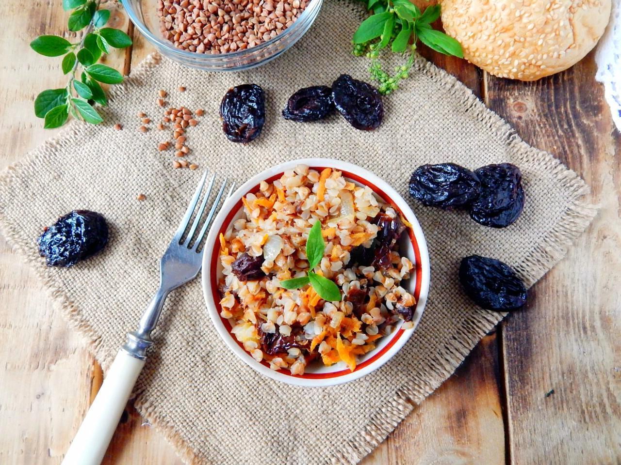 Easy Buckwheat Porridge with Prunes Easy Buckwheat Porridge with Prunes