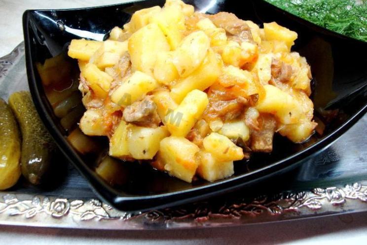 Slow Cooker Beef Stew with Carrots and Potatoes