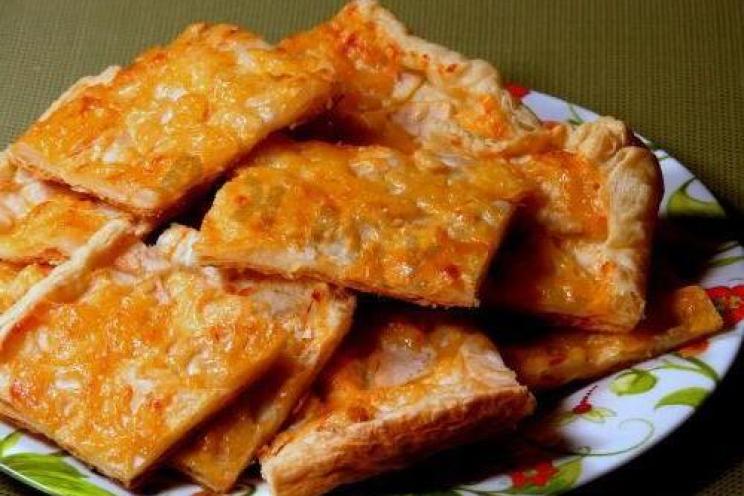 Quick & Delicious Pear and Cheese Puff Pastry Pie
