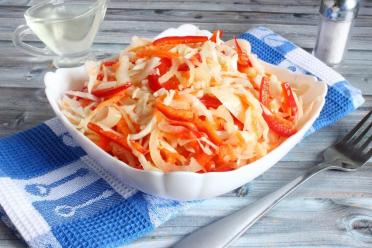 Tasty Cabbage Salad with Bell Peppers and Carrots