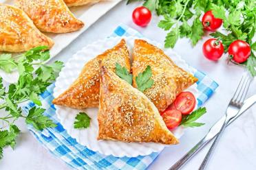 Easy Oven-Baked Puff Pastries with Green Onions and Eggs