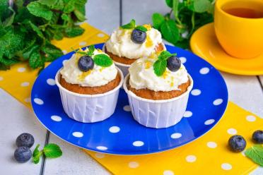 Deliciously Soft Pumpkin Muffins with Lemon Cream