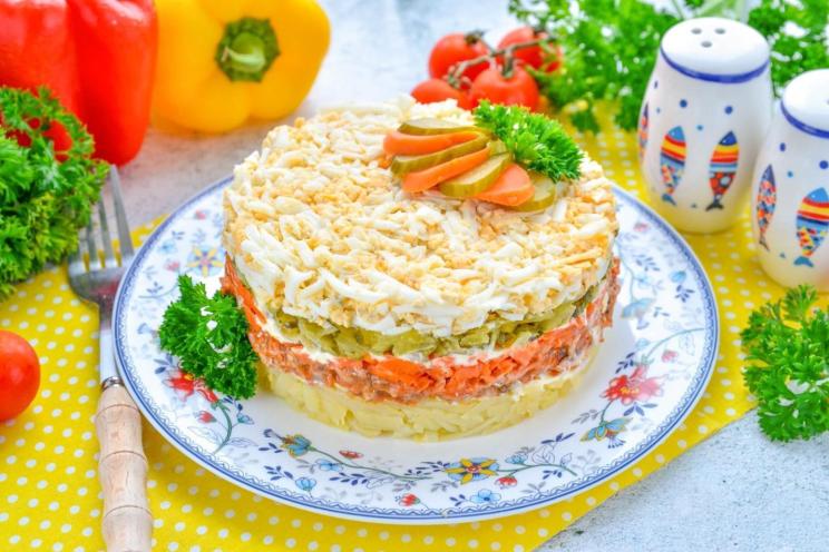 Tomato-Sprat Layered Salad