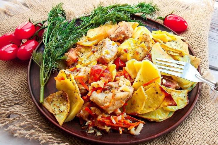 Oven-Baked Pork and Potatoes: A Juicy, One-Pot Dinner Oven-Baked Pork and Potatoes: A Juicy, One-Pot Dinner