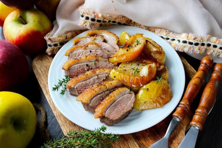 Oven-Baked Duck Breasts with Apples