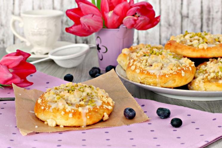 Apple Streusel Cheesecakes Apple Streusel Cheesecakes