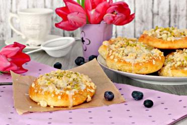 Apple Streusel Cheesecakes