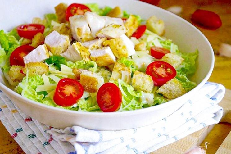 Quick & Delicious Caesar Salad with Chicken and Croutons