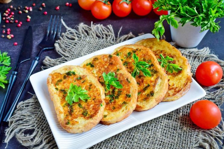 Cheesy Egg Toast: Quick Breakfast in 10 Minutes