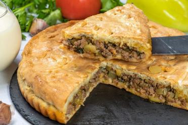 Savory Minced Meat and Veggie Pie on Sour Cream Dough