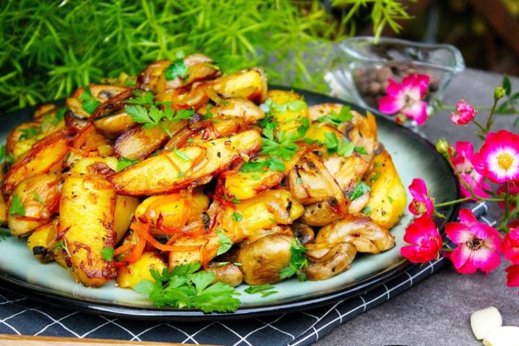 Campfire Potatoes and Mushrooms