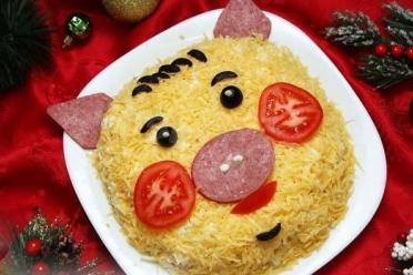 Festive Pig-Shaped Salad Recipe