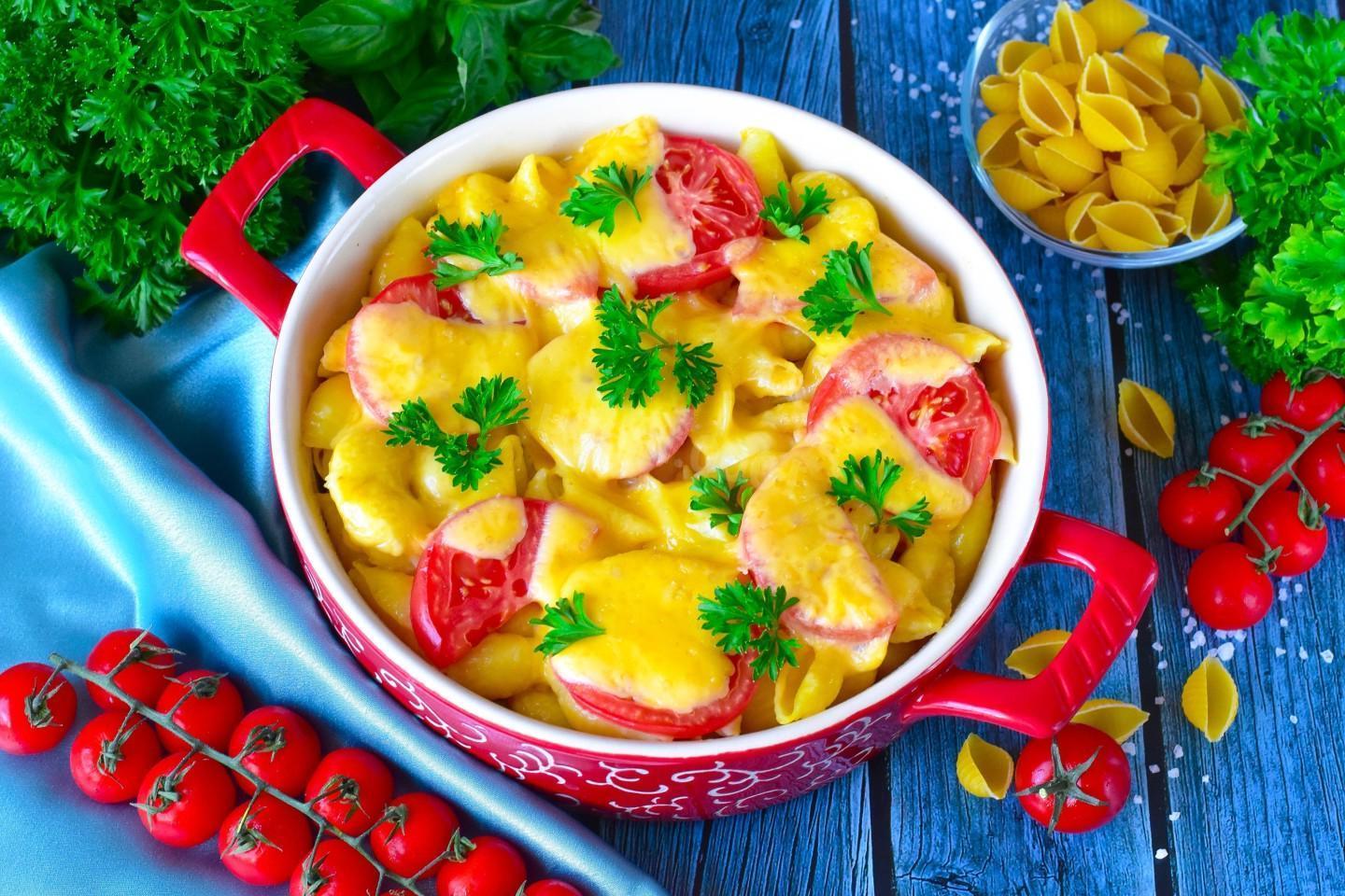 Baked Mac and Cheese with Tomatoes