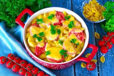 Baked Mac and Cheese with Tomatoes