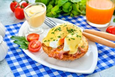Perfect Hollandaise Sauce for Eggs Benedict