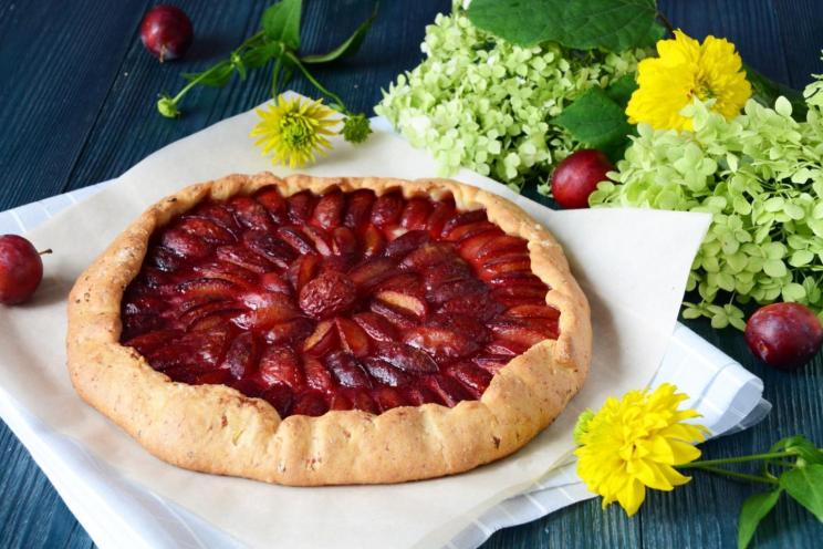 Easy Plum Galette on Curd Dough