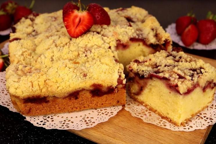Strawberry Streusel Pie