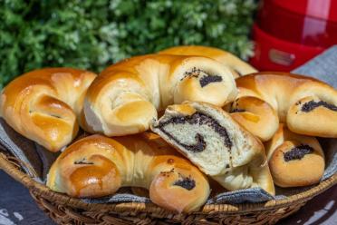 Easy Homemade Poppy Seed Bagels