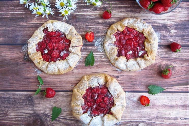 Strawberry Galette with Rich Curd Dough