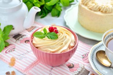 Creamy Caramel Custard for Cakes
