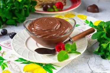 Chocolate Custard: Versatile and Delicious for All Cakes